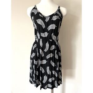 Womens H&M Sleeveless V-Neck w/ Black White Cowgirl Feather Print Dress sz Small